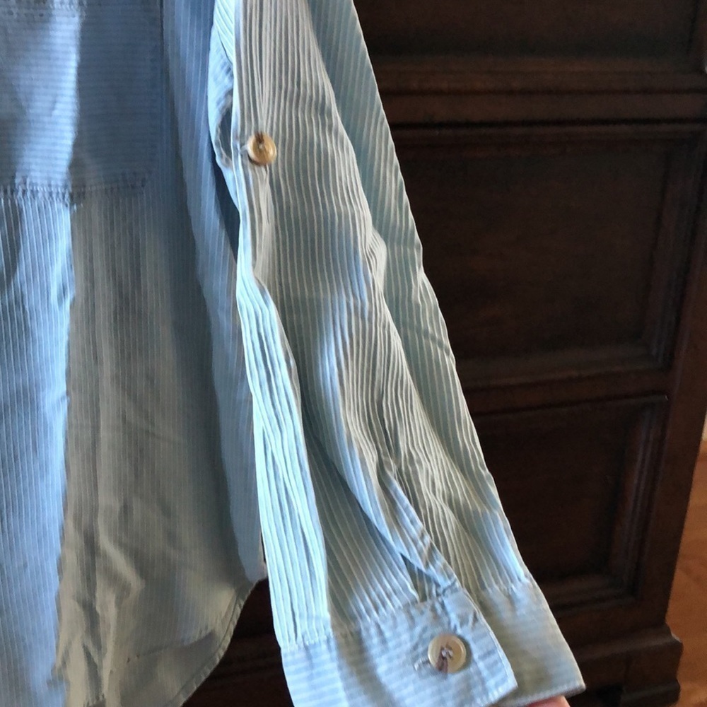 hi low button down long roll tab sleeves in size S - Picture 5 of 7